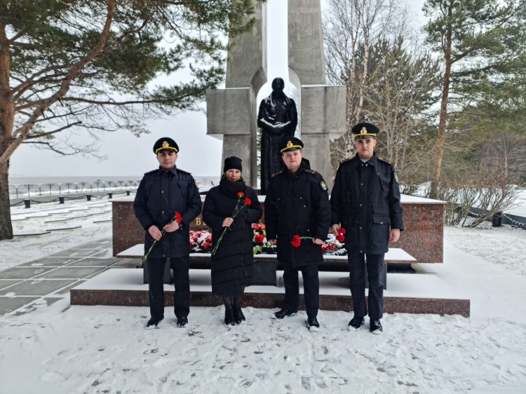 В преддверии 79-й годовщины Победы в Великой Отечественной войне  военные следователи Северного флота провели работы  по благоустройству воинских мемориалов 